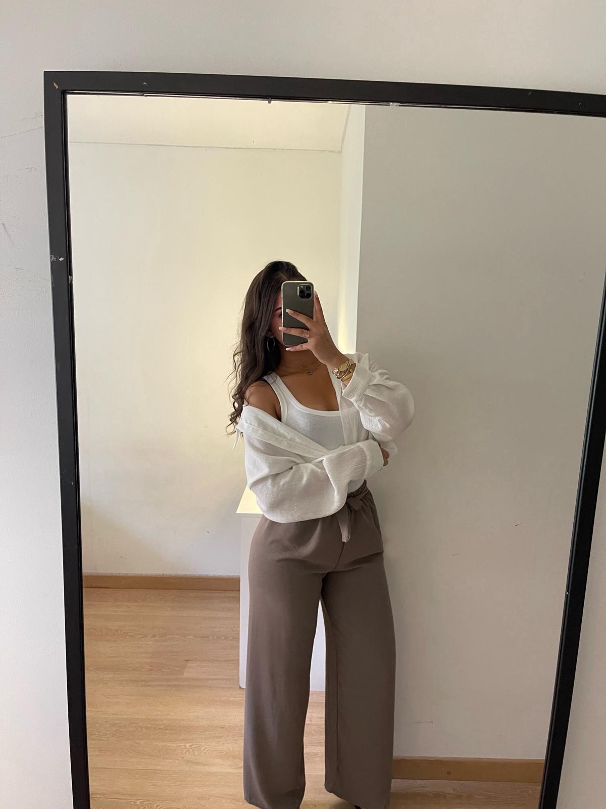 Pantalon large taupe noué à la taille