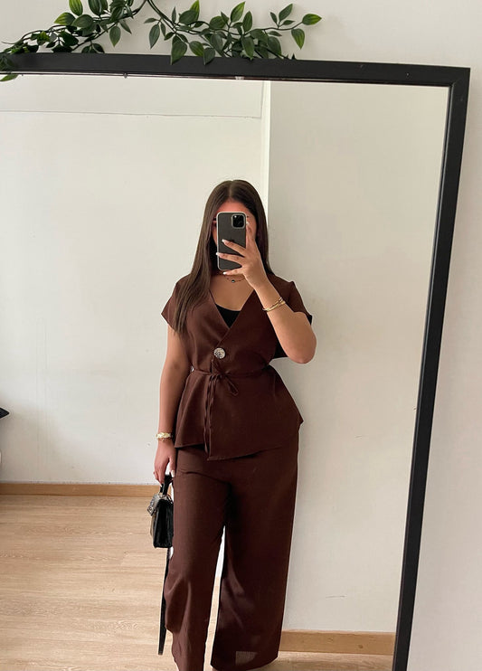 Ensemble avec haut noué et pantalon léger marron