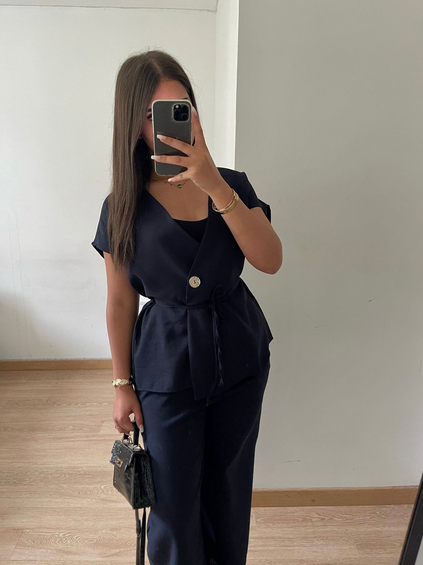 Ensemble avec haut noué et pantalon léger bleu marine